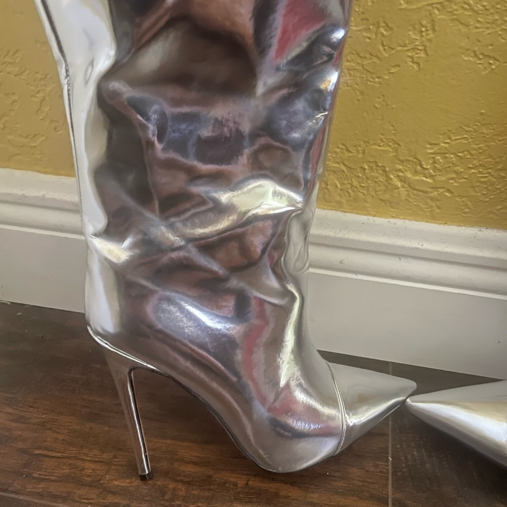 Boots - Picture 4 of 5